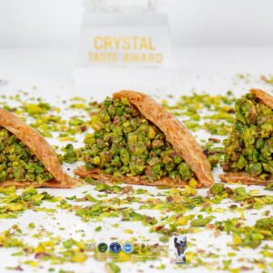 A piece of warabaat wıth Pistachio