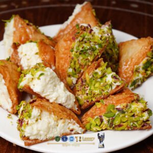 A piece of warabaat wıth cream